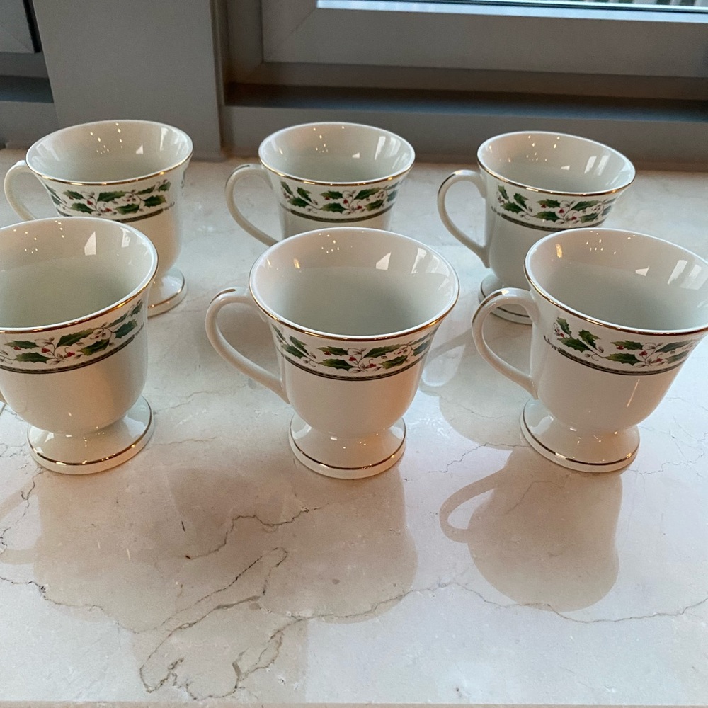 THIS IS NOT FOR SALE Royal Doulton China Mugs (6) - Holiday Collection
